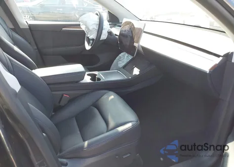 2025 Tesla Model Y Long Range Dual Motor All-Wheel Drive from USA, damaged, VIN 7SAYGDED9SF312634